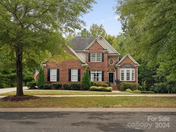 1516 Golden Rain Dr, Matthews, NC 28104