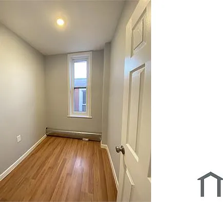 251 W Berkley St — Photo 10