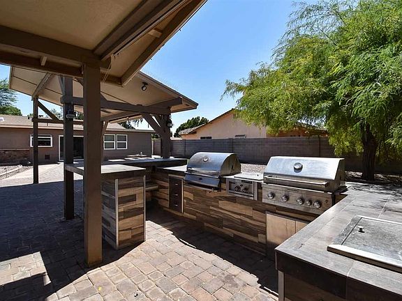 3rd image of 3226 W Patricia Ln