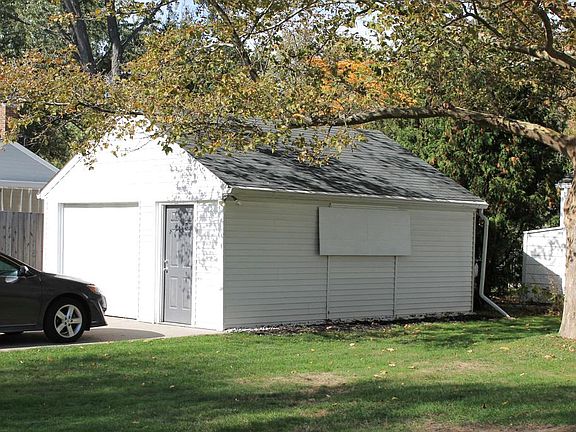 3rd image of 3301 Dartmouth Dr