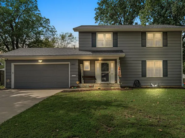 1807 SW Village Dr, Topeka, KS 66604