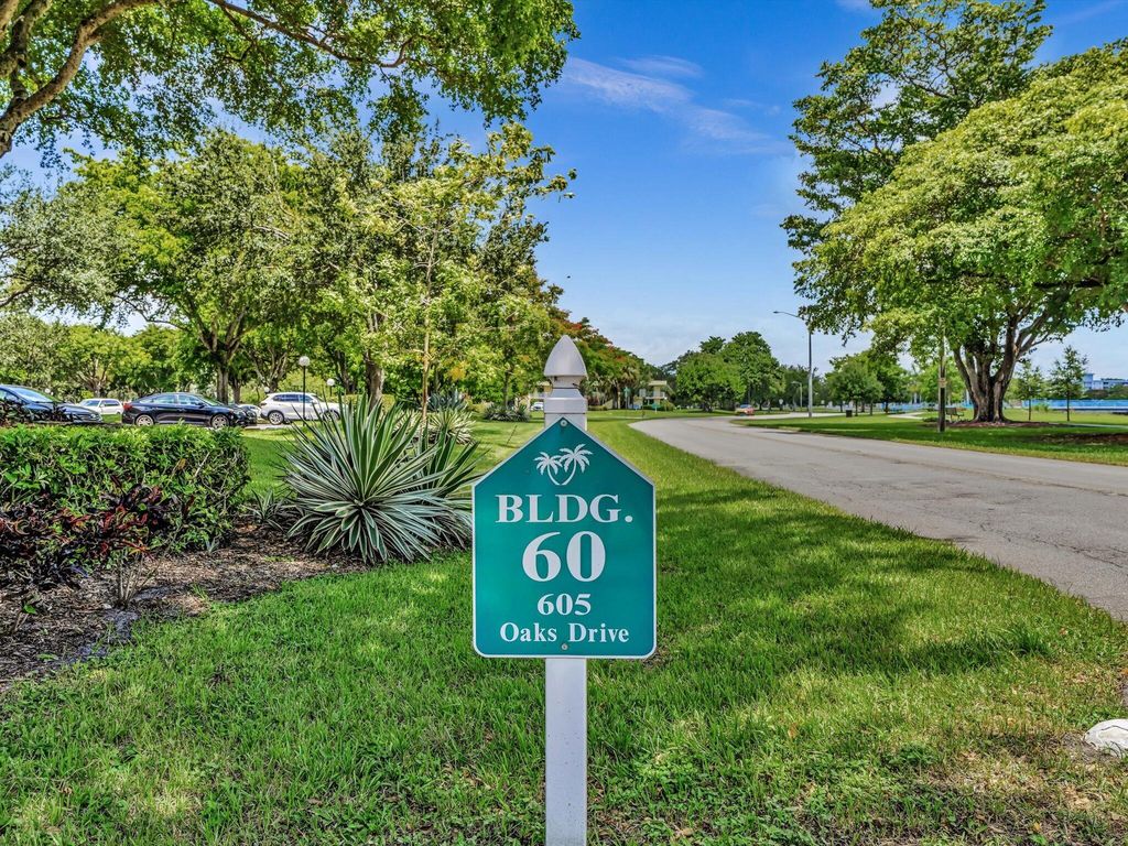 605 OAKS Drive #810, photo 3