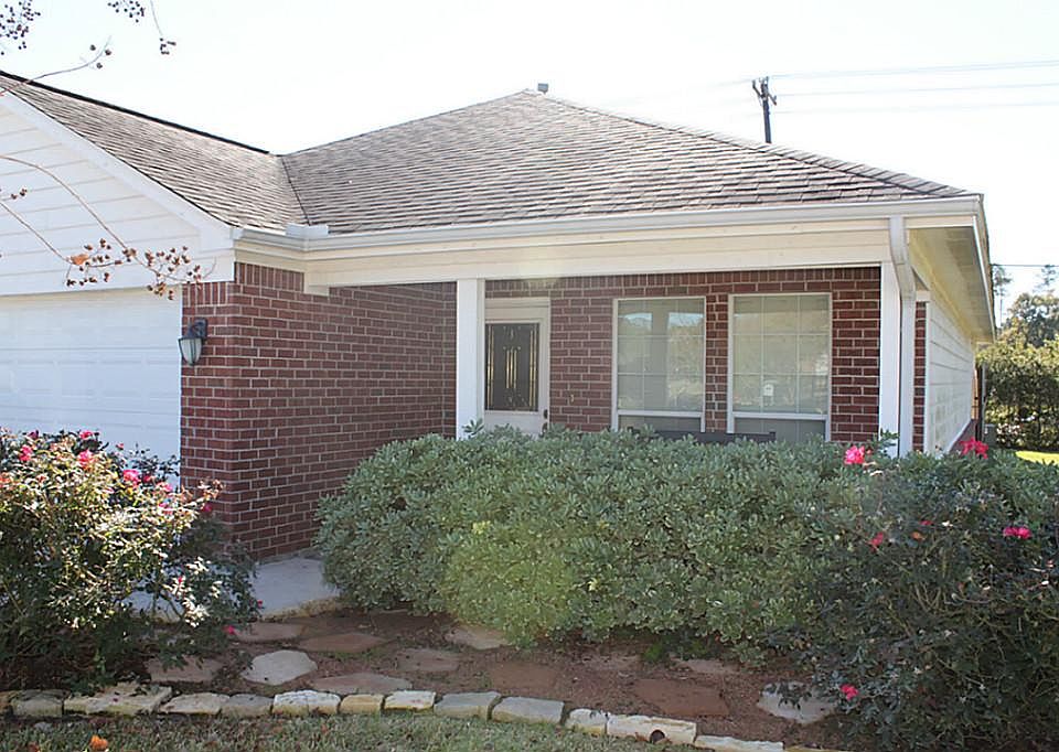 Mature Landscaping graces this lovely single-story in April Sound!