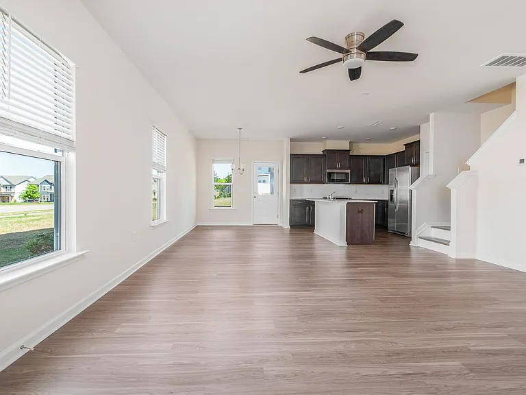 105 Lafferty St — Photo 3