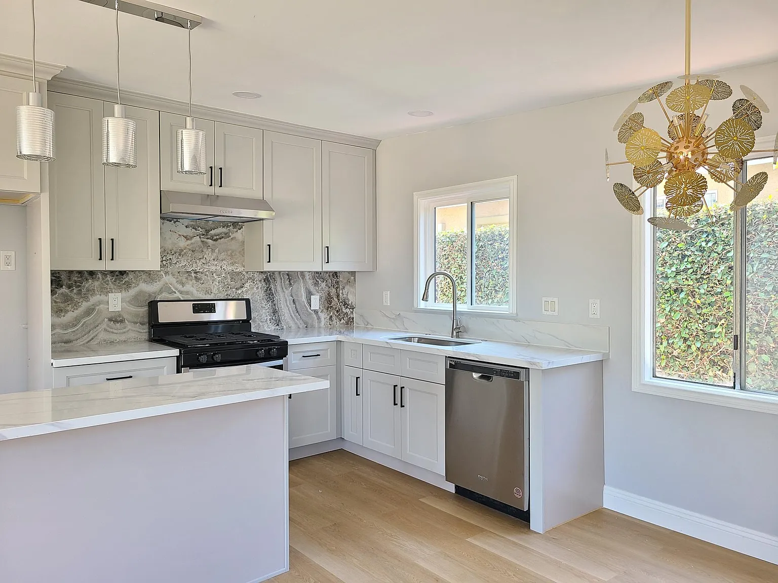 2 bed, 670 sqft, $2,200 — Photo 1