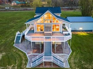 416 Powell Riverfront Rd, Saint Marys, WV 26170