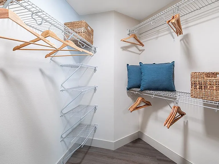 Bowen Apartments — Photo 10