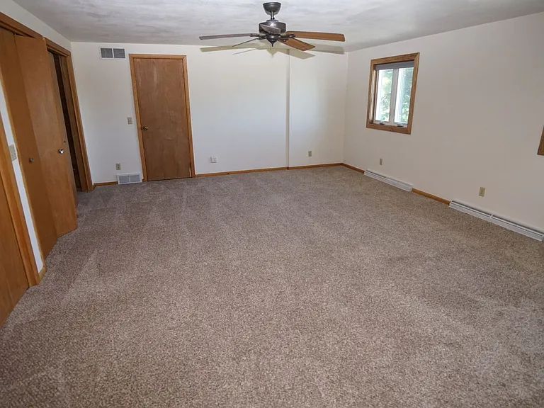 1518 Mendota St — Photo 9