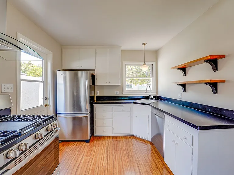719 I Ave — Photo 12