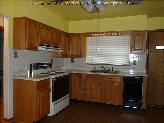 5th image of 238 Staunton Ave