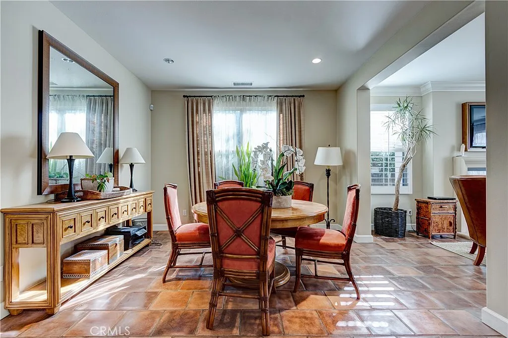 4 bed, 4.0 bath, 3094 sqft, $13,000 — Photo 4