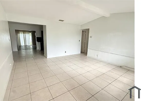 4 bed, 2000 sqft, $4,000 — Photo 2