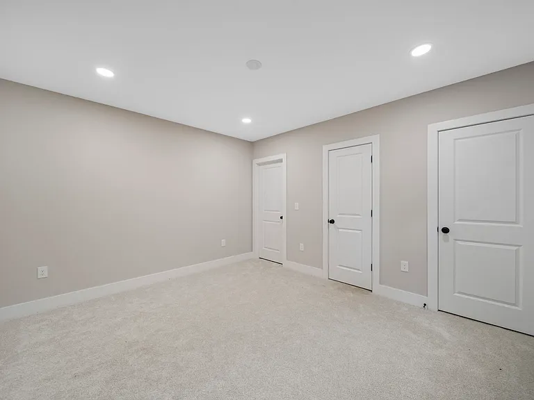 2589 Dayton Ave — Photo 59