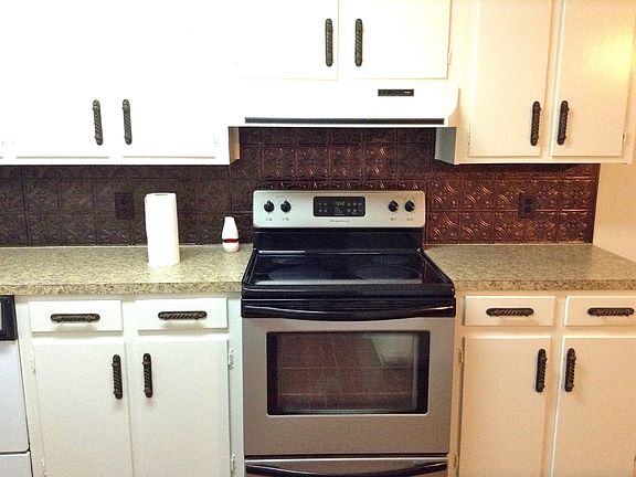 3rd image of 208 W Park Ln