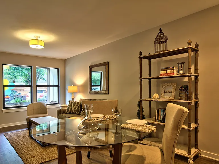 924 E 51st St #106 — Photo 39