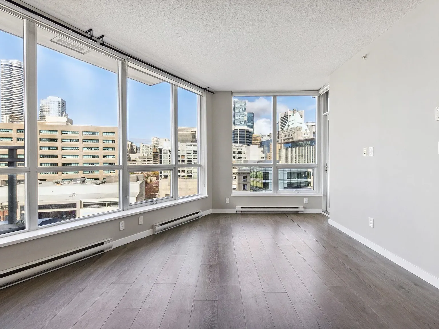 2 bed, 973 sqft, $3,750 — Photo 2