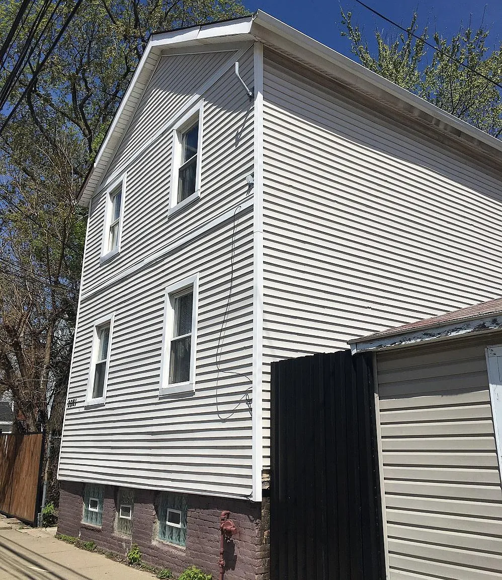 2 bed, 800 sqft, $1,695 — Photo 1
