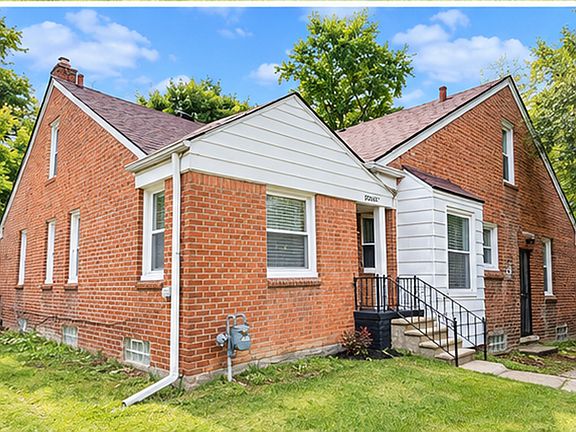 2nd image of 15758 Fielding St