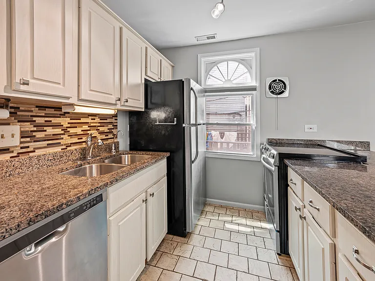 1839 N Bissell St #3 — Photo 5