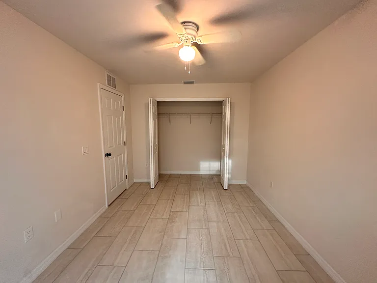 1010 NE 15th Ln — Photo 6
