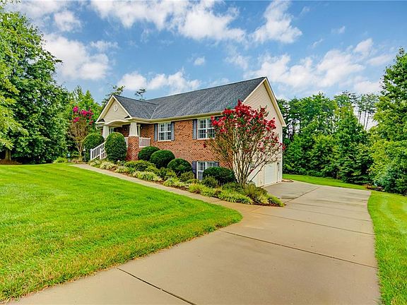 4th image of 8102 Meadow Springs Pl