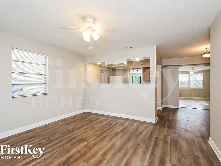 3204 Rogero Rd — Photo 4