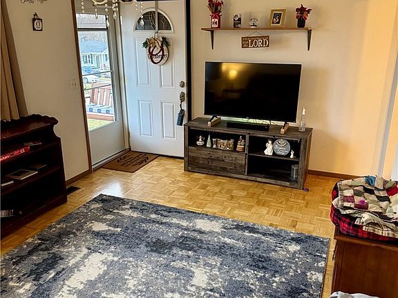 5th image of 184 Locust Dr