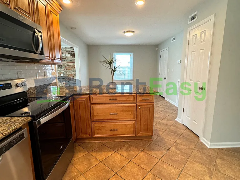 1584 Boles Pl — Photo 9
