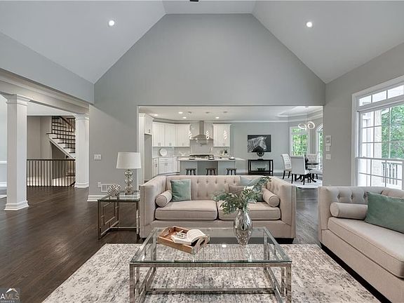 5th image of 303 Broadmoor Way