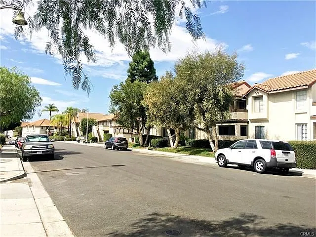 2 bed, 2.5 bath, 1000 sqft, $2,995 — Photo 3