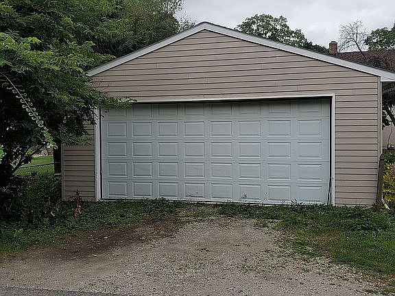 3rd image of 311 S Vermont Ave