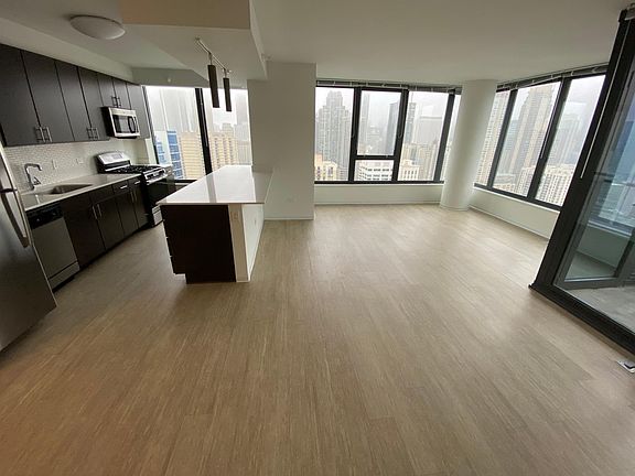 4th image of 301 W Huron St #3109