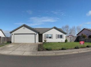 825 Arrow Leaf Ave, Harrisburg, OR 97446
