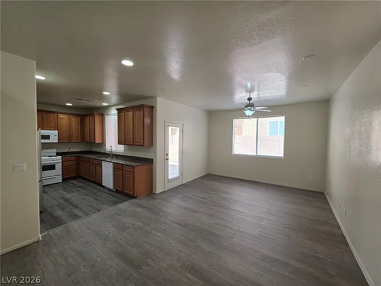 7510 Perla Del Mar Ave — Photo 13