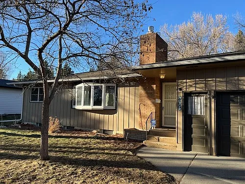 735 Park Ln Photo 1