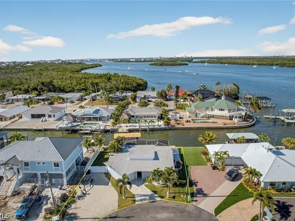 467 Madison Ct, Fort Myers Beach, FL 33931