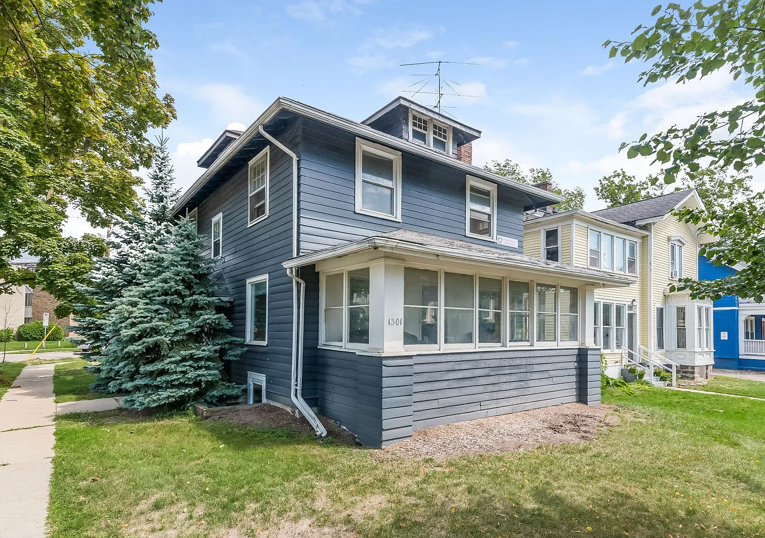 6 Bed/3 Bath Private Home Available May '27 — Photo 1