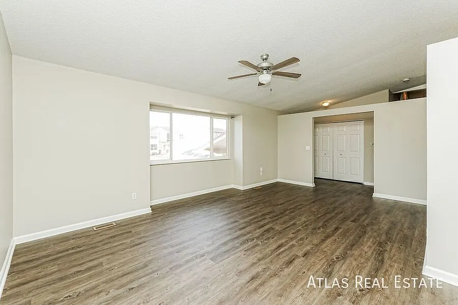 Available Now!! Beautiful 4 Bed 3 Bath Home With Finished Basement! Free 55" Tv If Moved In By 8/31! — Photo 4