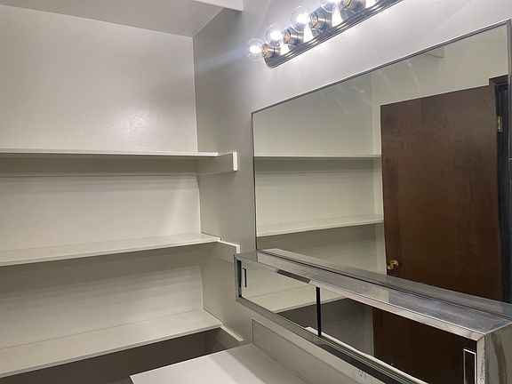 5th image of 712 E 6th Ave #207