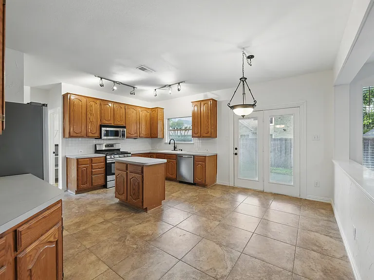 916 Sugarberry Ln — Photo 16