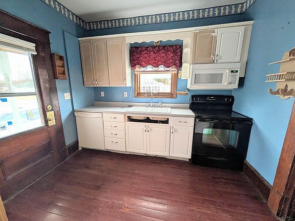 5th image of 229 E 2nd St