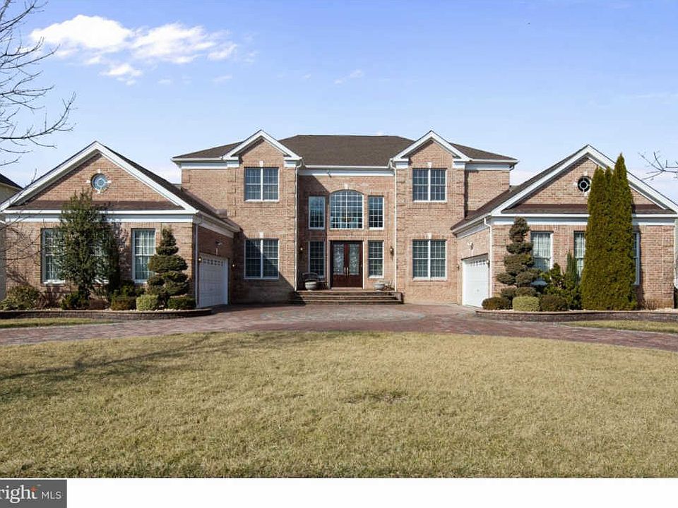 1st image of 318 Clubhouse Ln