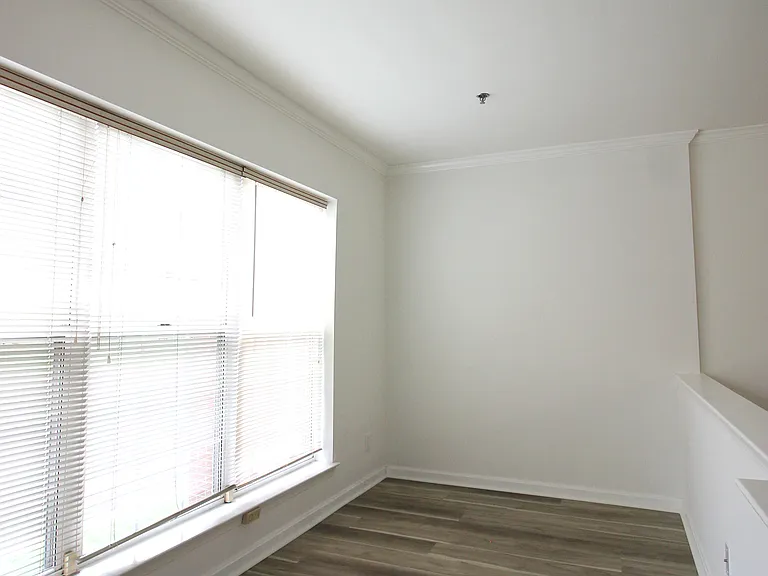 1100 Quaker Hill Dr #127 — Photo 9