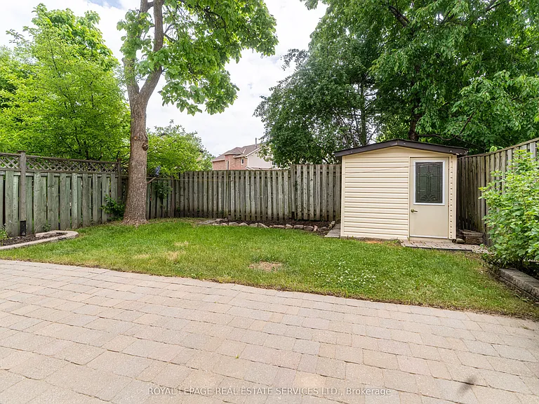 3301 Cambourne Cres — Photo 33