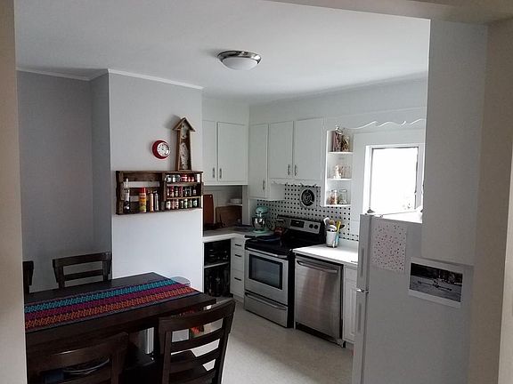 3rd image of 220 High St APT 4