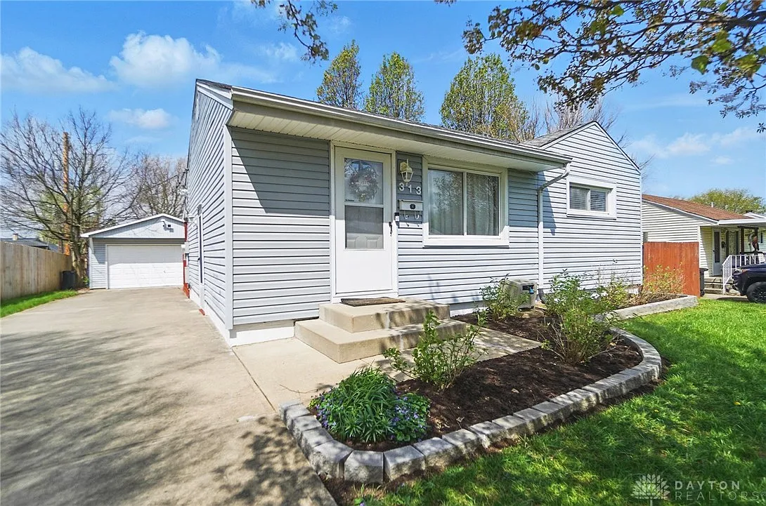 313 Willaston Dr photo 1