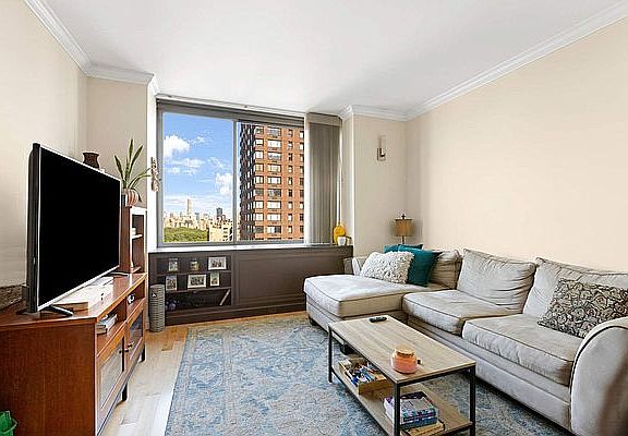 3rd image of 111 W 67th St APT 23H