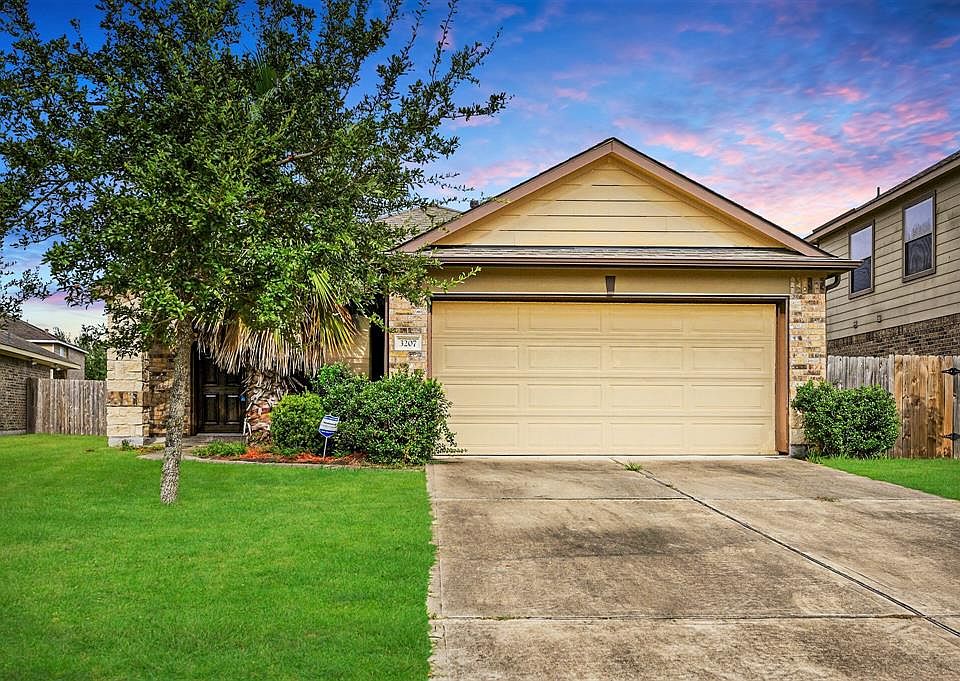 1st image of 3207 Southern Green Dr