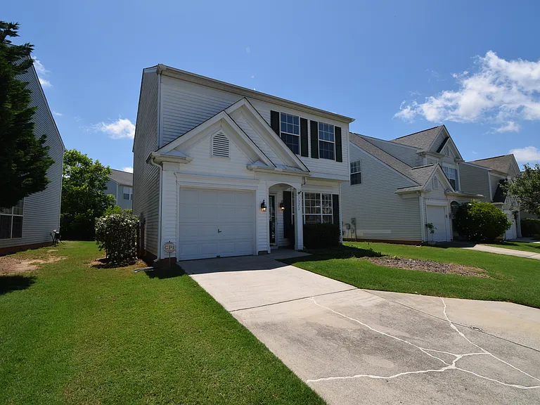 3322 Elizabeth Glen Dr — Photo 2