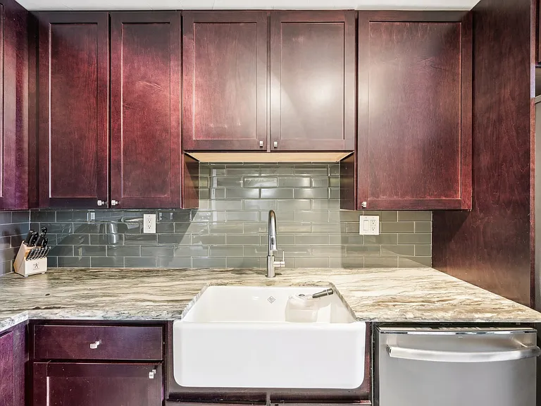 2 Adams St #705 — Photo 9